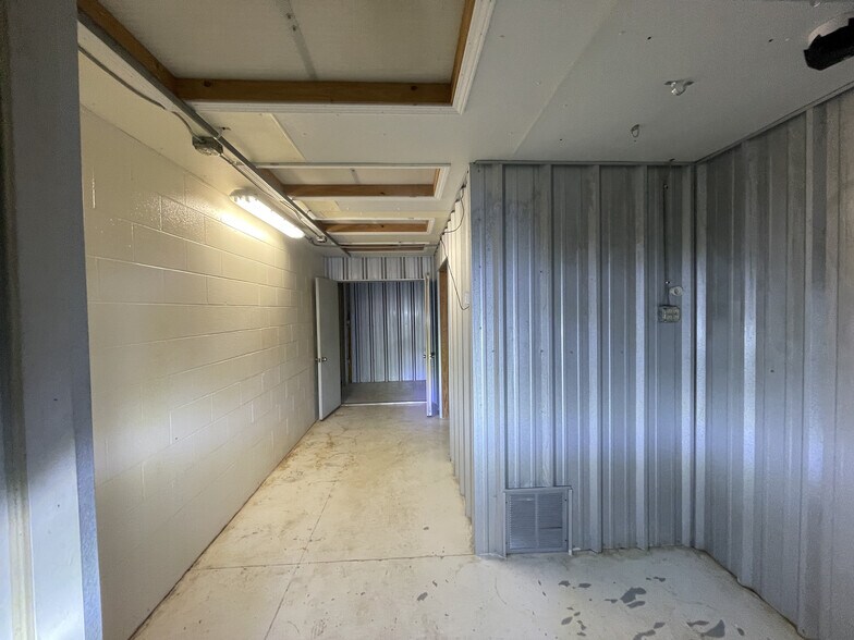 More Photos Of 5900 Moffat Rd NE, Piedmont Warehouse For Lease