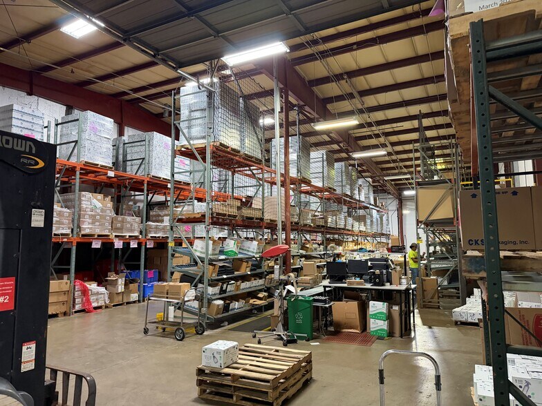 More Photos Of 3330 S Outer Rd E, Grain Valley Manufacturing For Sale
