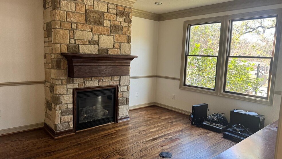 More Photos Of 446 Heights Blvd, Houston Office Residential For Lease