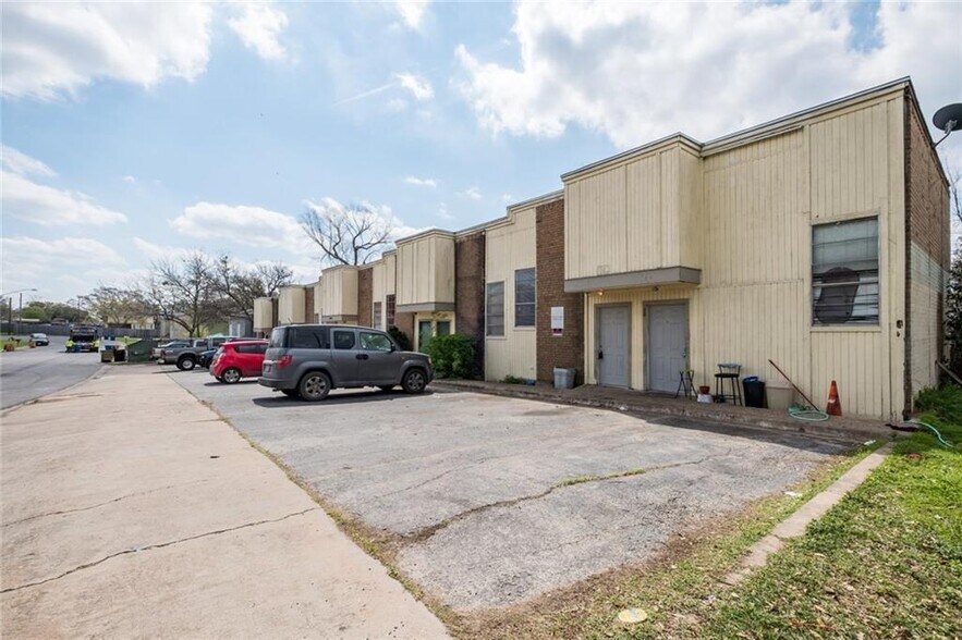 More Photos Of 2901 Sweeney Ln, Austin Multifamily For Sale
