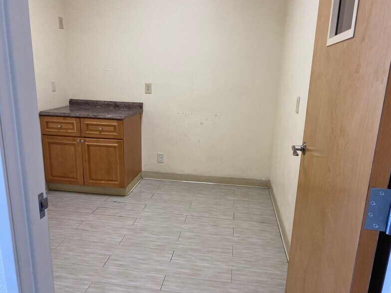 More Photos Of 820 Willow St, San Jose Unknown For Lease