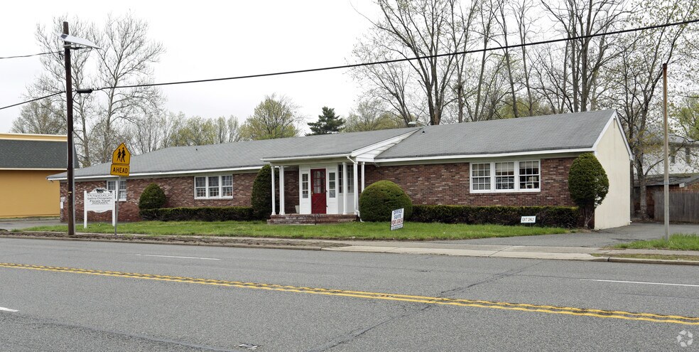 Primary Photo Of 676 Amboy Ave, Woodbridge Medical For Sale
