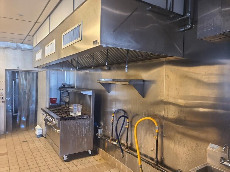 More Photos Of 2590 Hylan Blvd, Staten Island Unknown For Lease