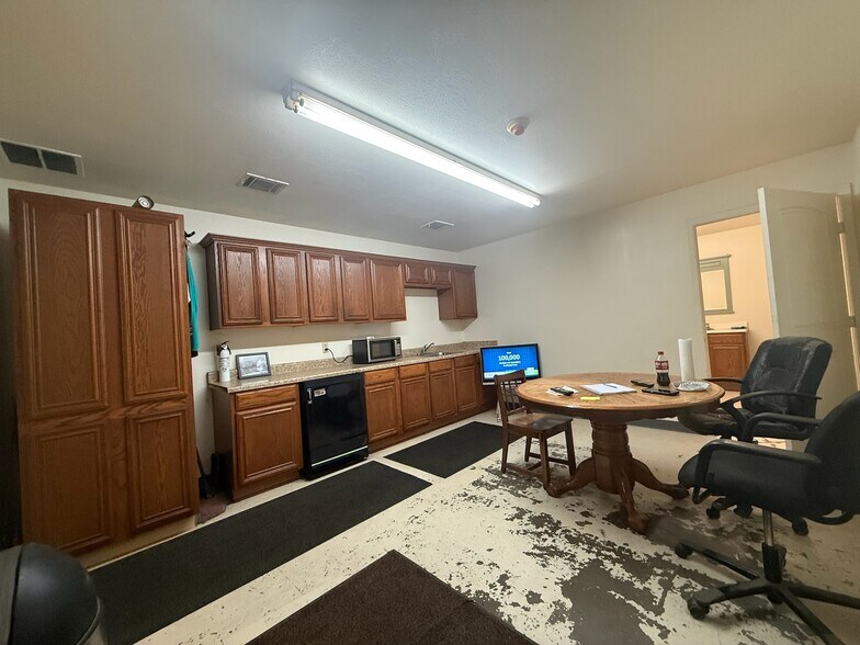 More Photos Of 966 E Ovilla Rd, Red Oak General Retail For Sale