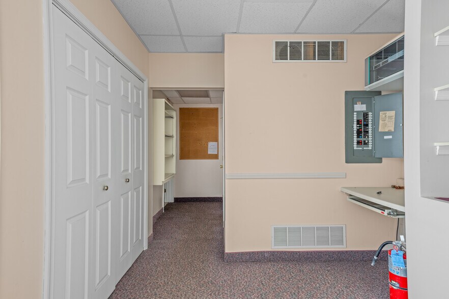 More Photos Of 901 Crown Point Rd, Westville Office For Lease