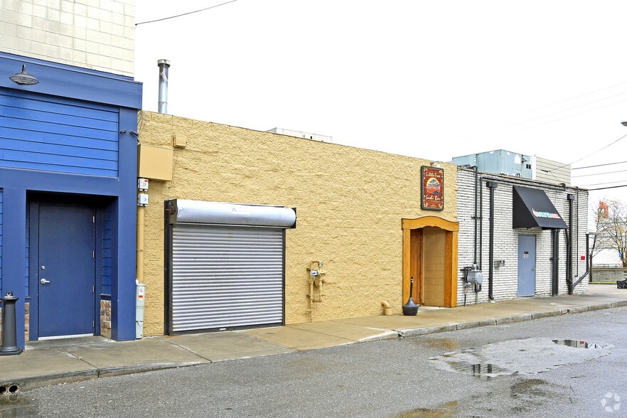More Photos Of 107 S Main St, Royal Oak Storefront For Lease