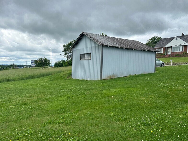 Primary Photo Of 711 Correll St, Somerset Flex For Sale