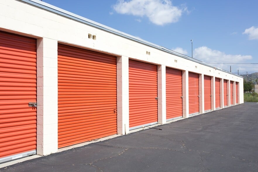 More Photos Of 10991 Roscoe Blvd, Sun Valley Self Storage For Sale