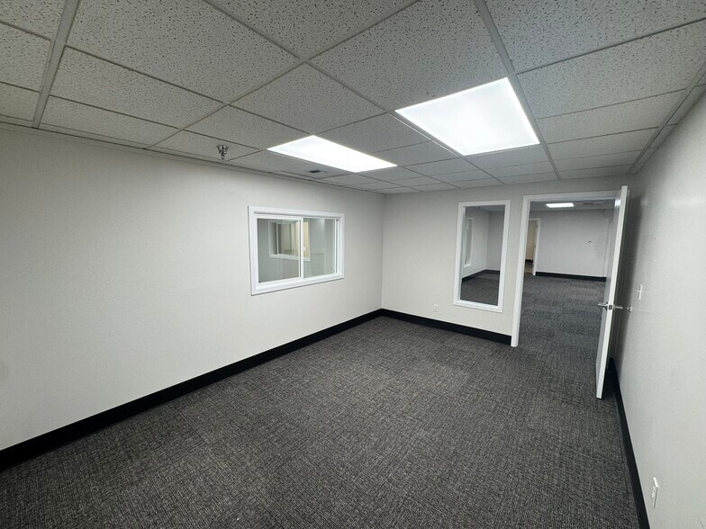 More Photos Of 3077 20th St E, Fife Warehouse For Lease