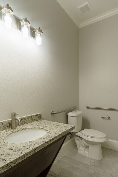 More Photos Of 12414 Spring Cypress Rd, Tomball Medical For Sale