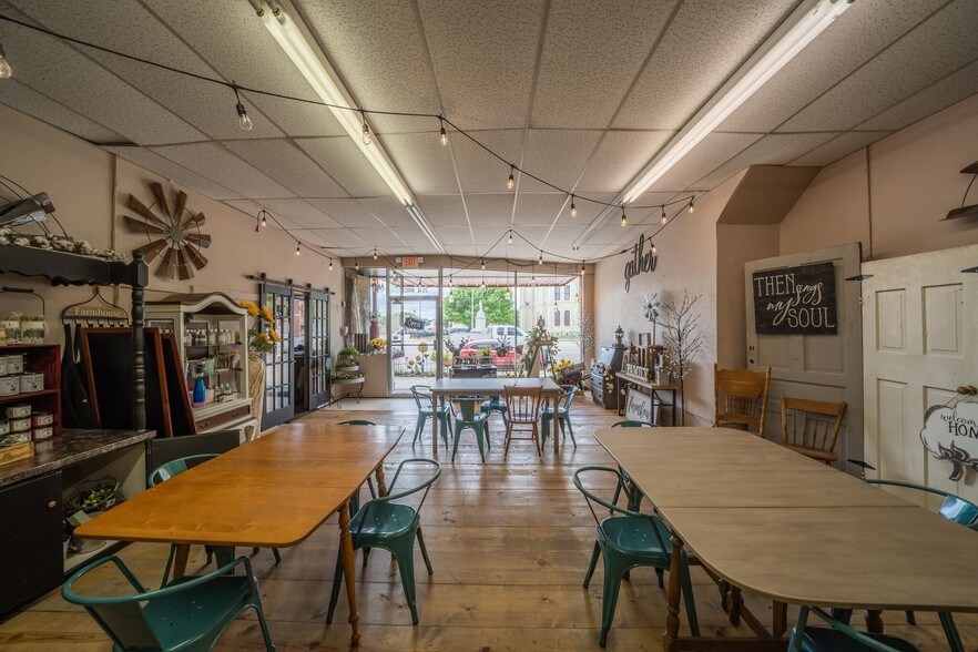 More Photos Of 75 N Waco St, Hillsboro General Retail For Lease