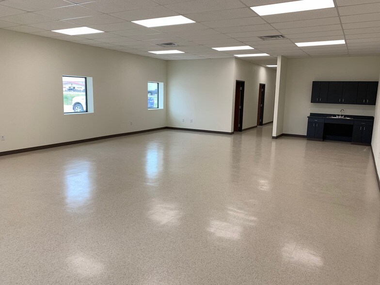 More Photos Of 13015 W I-20, Odessa Warehouse For Lease