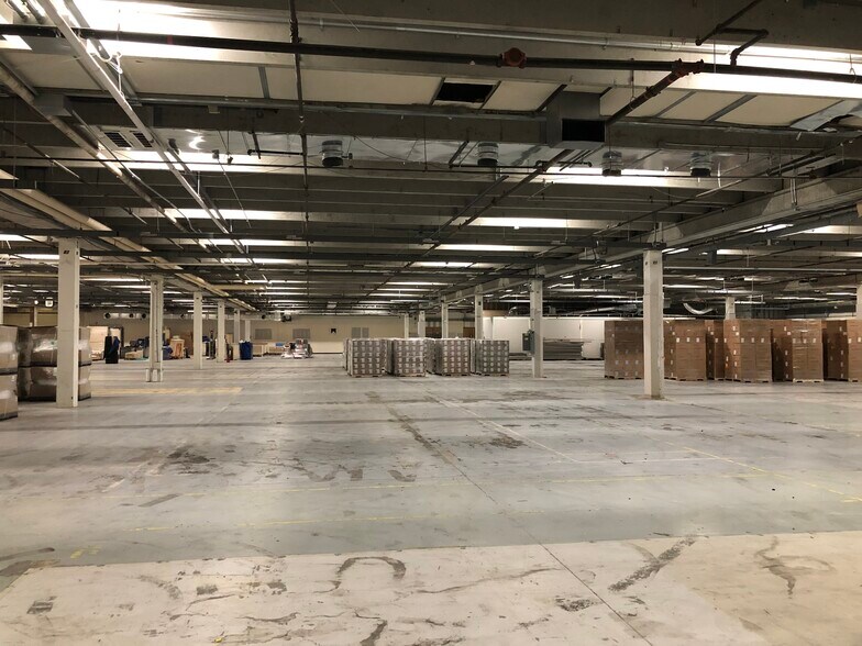 More Photos Of 188 Brooke Rd, Winchester Warehouse For Lease