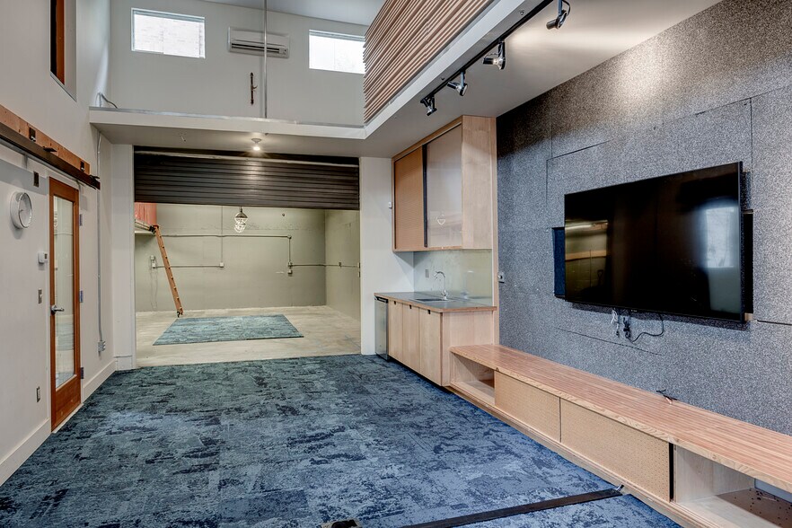 More Photos Of 1124 Eastlake Ave E, Seattle Loft Creative Space For Lease