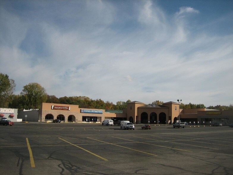 More Photos Of 500-740 W Lincoln Ave, Goshen Unknown For Lease