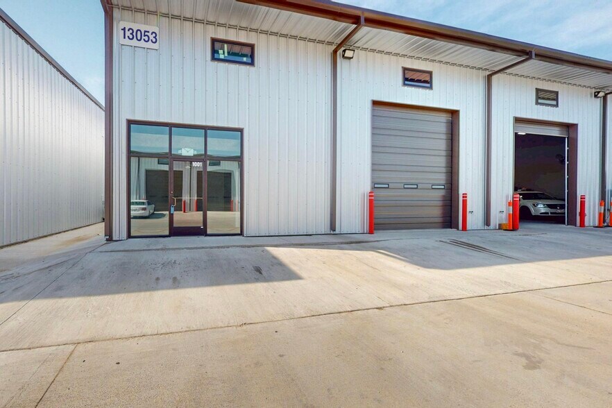 More Photos Of 13053 Harmon Rd, Fort Worth Warehouse For Lease