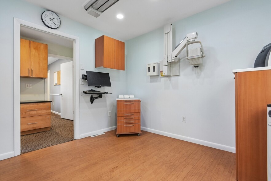 More Photos Of 65 Sachem St, Norwich Medical For Sale