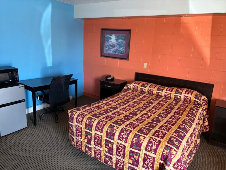 More Photos Of 100 5th St, Adair Hotel For Sale