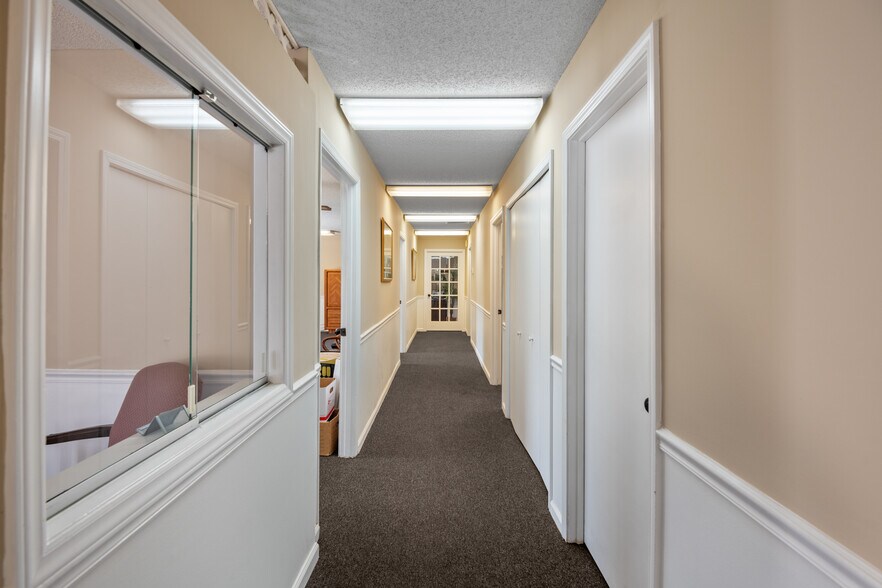 More Photos Of 123 Lawand Dr, Columbia Office Residential For Sale
