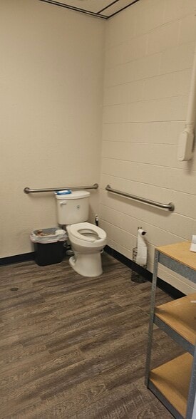 More Photos Of 3413 Broadway Blvd, Garland Storefront For Lease