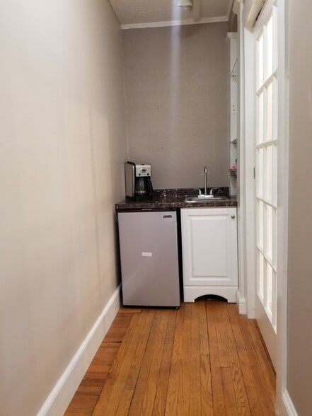 More Photos Of 2833-2837 Main St, Glastonbury Loft Creative Space For Lease