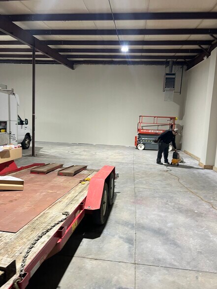 More Photos Of 8890-8942 Goodsite Dr, Hamilton Warehouse For Lease