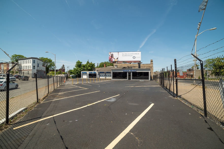 More Photos Of 2351 E North Ave, Baltimore Auto Repair For Sale
