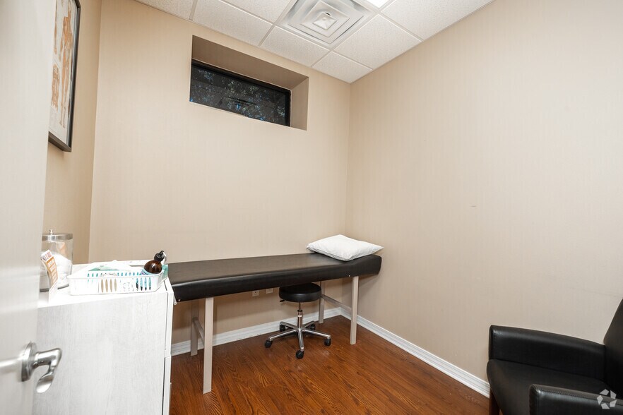 More Photos Of 700-710 Hospital Dr, Crestview Medical For Lease