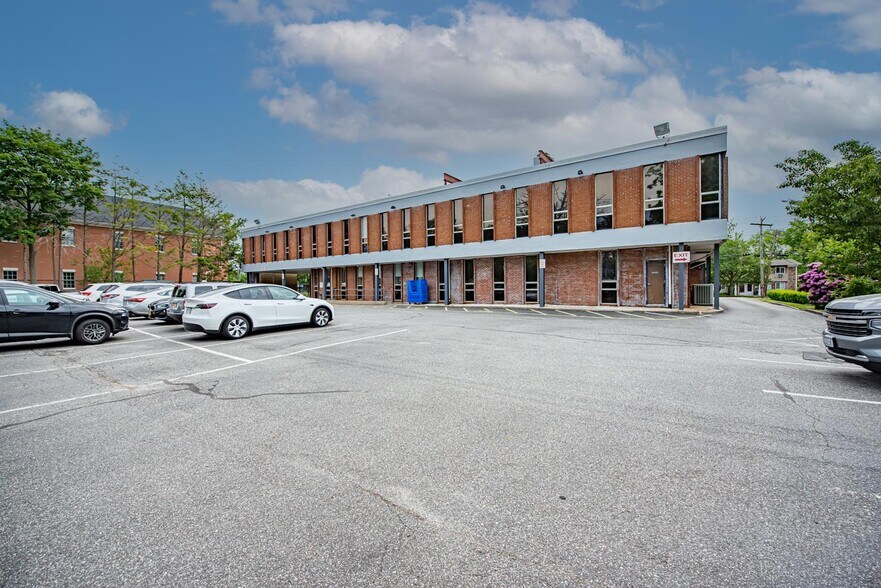 More Photos Of 80 Maple Ave, Smithtown Office For Lease