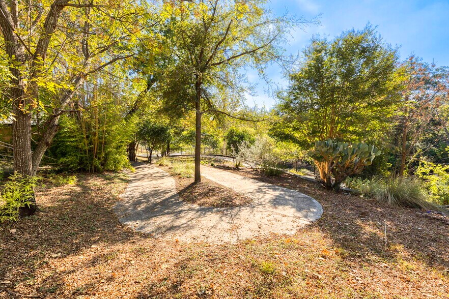 More Photos Of 322 S Main St, Boerne General Retail For Sale