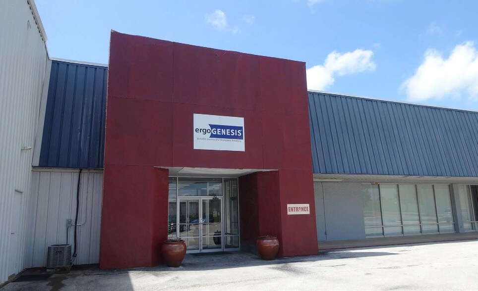Primary Photo Of 1 Bodybilt Pl, Navasota Manufacturing For Sale