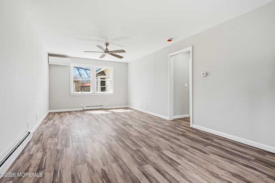 More Photos Of 75 Main St, Waretown Flex For Sale