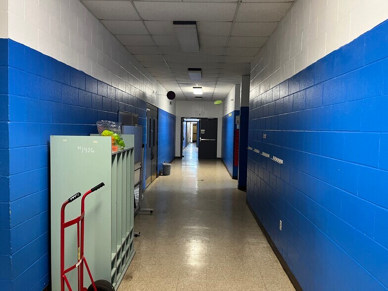 More Photos Of 6612 Arlington Expy, Jacksonville Schools For Lease