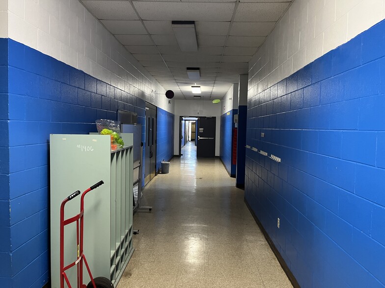More Photos Of 6612 Arlington Expy, Jacksonville Schools For Lease