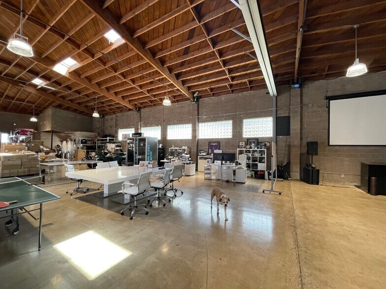 More Photos Of 1366 Hornblend St, San Diego Flex For Lease