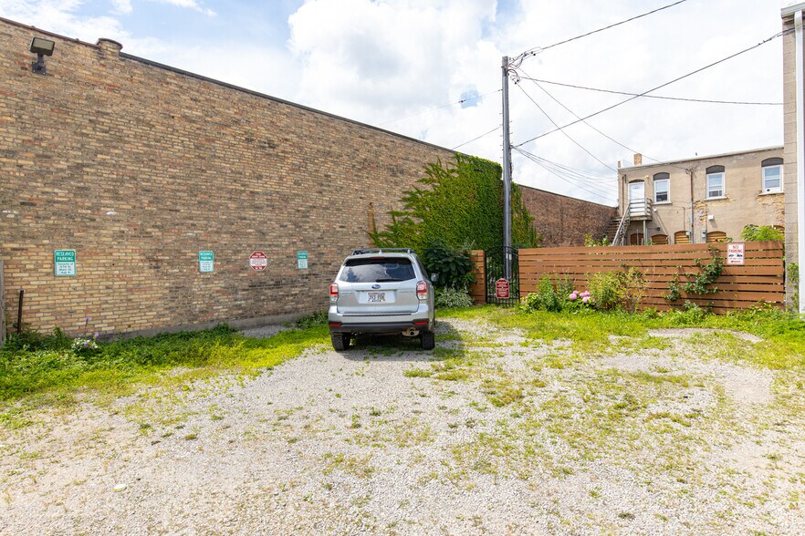 More Photos Of 578 N Main St, Oshkosh Storefront Retail Residential For Sale