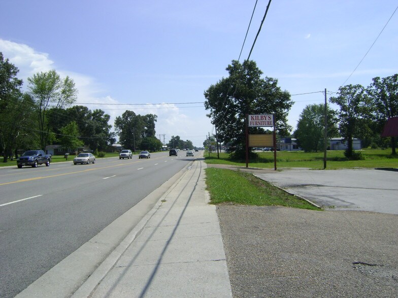 More Photos Of 1700 McArthur St, Manchester Freestanding For Lease