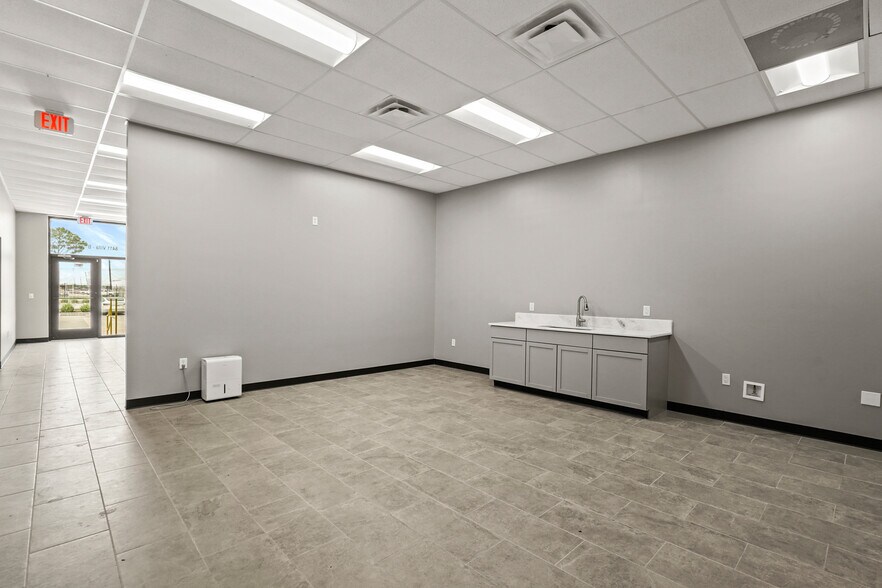 More Photos Of 8411 Villa Dr, Houston Warehouse For Lease