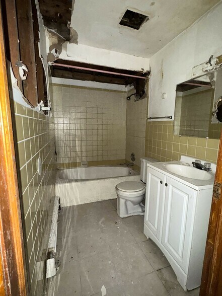 More Photos Of 7945 S Dobson Ave, Chicago Apartments For Sale