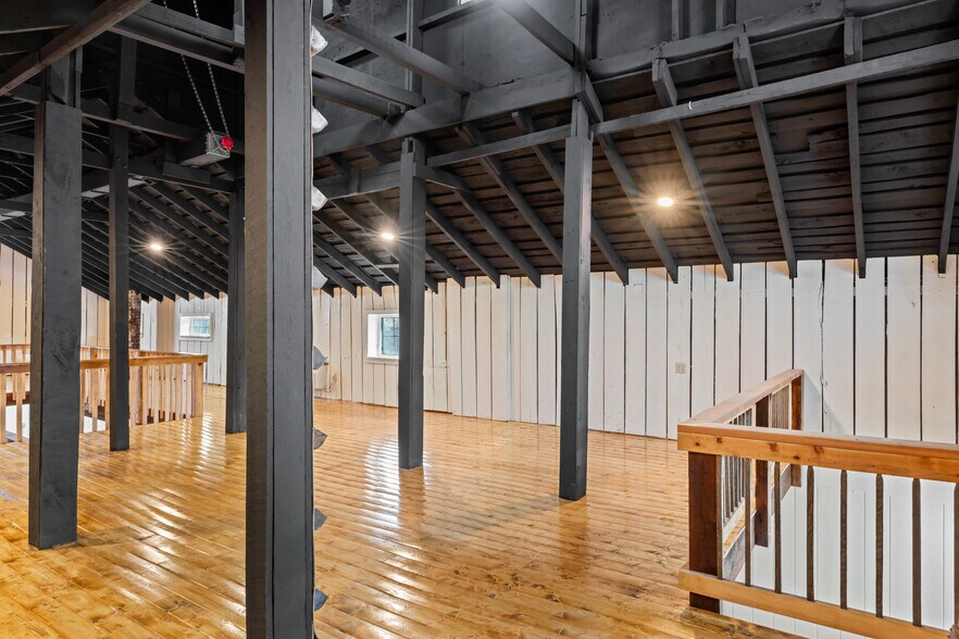 More Photos Of 20704 Ashburn Rd, Ashburn Unknown For Lease