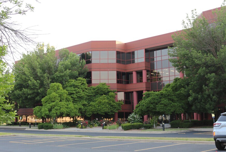 More Photos Of 3201 W White Oaks Dr, Springfield Office For Sale