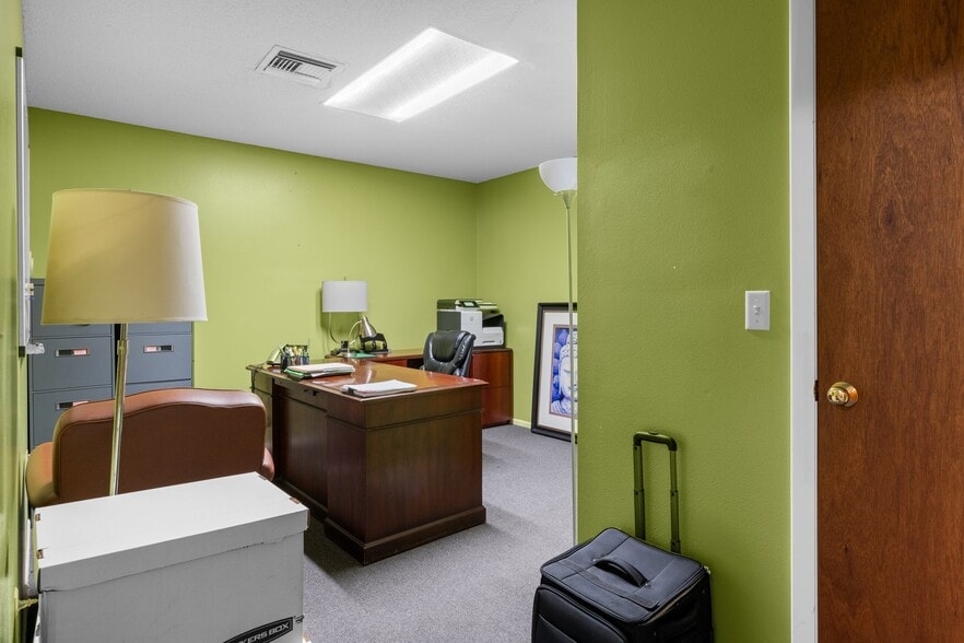 More Photos Of 14309 Old Dixie Hwy, Hudson Office For Sale