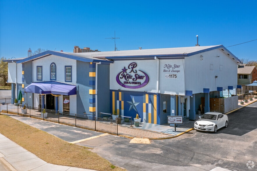 Primary Photo Of 1175 N Watson Rd, Arlington Hotel For Sale