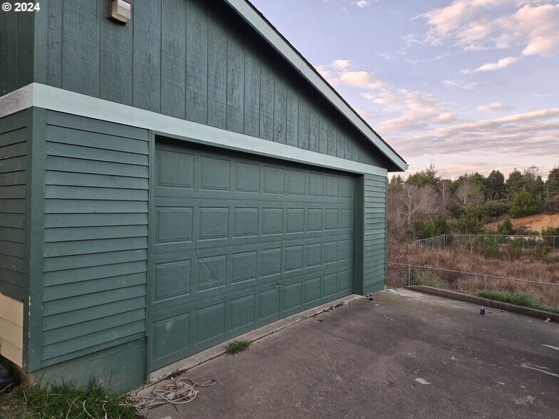 More Photos Of 1200 Newmark Ave, Coos Bay Medical For Sale