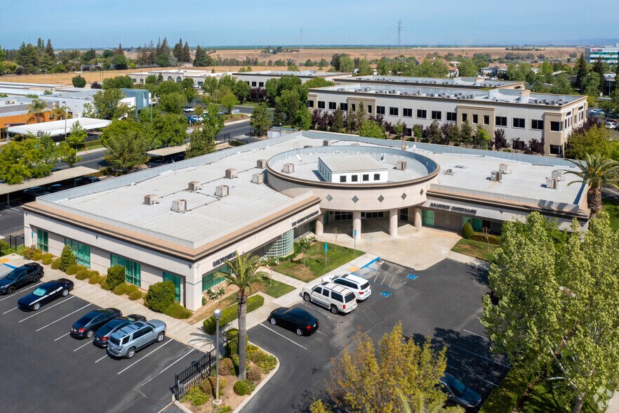 More Photos Of 7485 N Palm Ave, Fresno Office For Lease