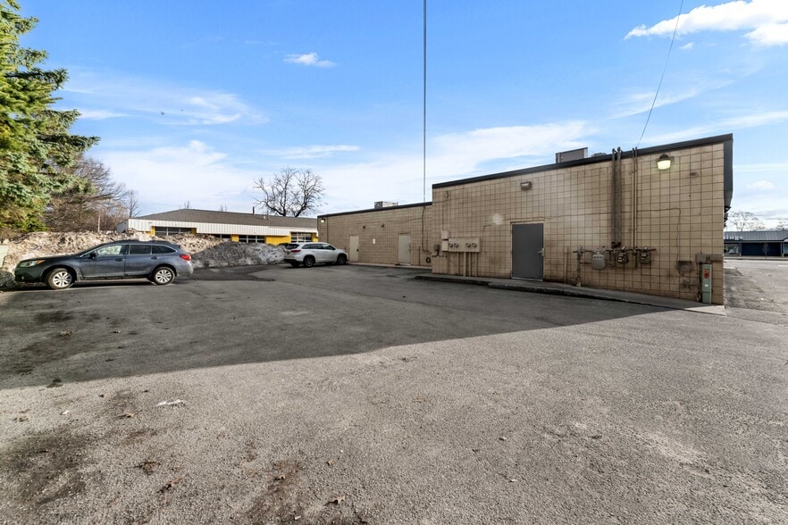 More Photos Of 1126-1130 S Garfield Ave, Traverse City Storefront For Sale