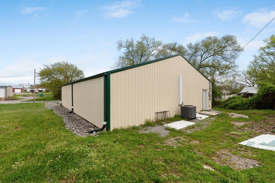 More Photos Of 807 Lipscomb St, Shelbyville Warehouse For Sale