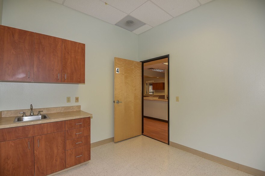 More Photos Of 8410 W Thomas Rd, Phoenix Medical For Sale