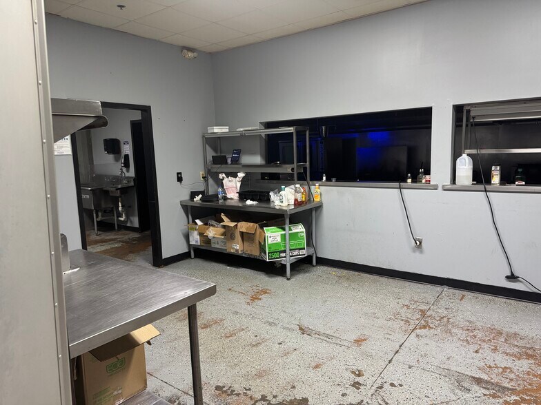 More Photos Of 715 Industrial Blvd, McDonough Bar For Lease