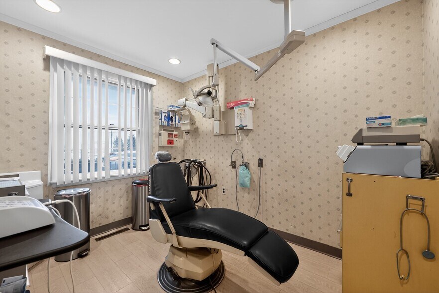 More Photos Of 1701 Wynwood Dr, Cinnaminson Medical For Sale